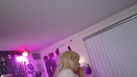 Snapshot of charli_girl chatting on February 2025 12:31:02 AM Charli online show from February 2025 12:31:02 AM