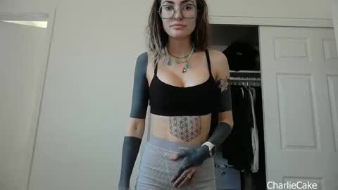 Snapshot of charliecake chatting on December 2025 08:15:02 PM Charlie Cake online show from December 2025 08:15:02 PM