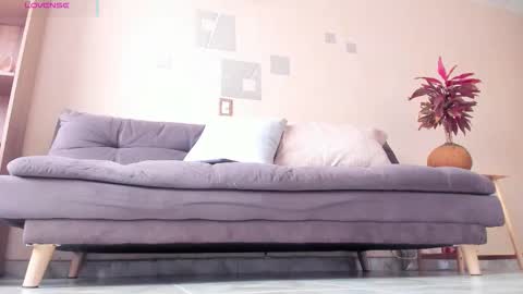 Snapshot of charlize_legs_ chatting on January 2026 03:39:01 PM Charlize online show from January 2026 03:39:01 PM