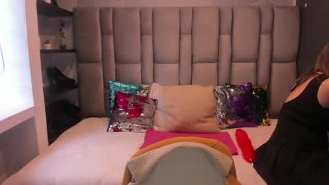 Charlot milf online show from October 2025 11:54:02 AM