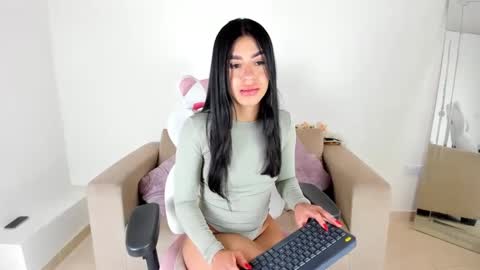 Snapshot of charlote_cowell_sub_ chatting on February 2025 09:27:02 PM online show from February 2025 09:27:02 PM