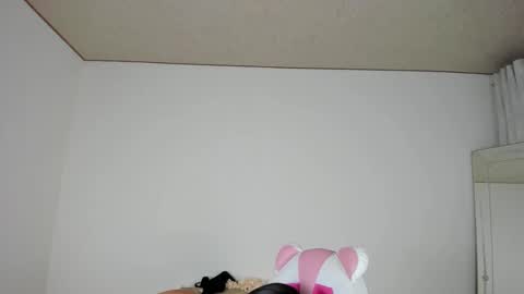 Snapshot of charlote_cowell_sub_ chatting on March 2025 01:05:01 AM online show from March 2025 01:05:01 AM