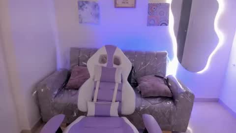Snapshot of charlote_cowell_sub_ chatting on September 2025 03:57:01 PM online show from September 2025 03:57:01 PM