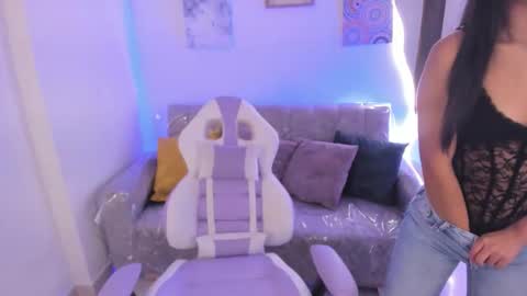 Snapshot of charlote_cowell_sub_ chatting on October 2025 04:02:01 PM online show from October 2025 04:02:01 PM