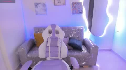 Snapshot of charlote_cowell_sub_ chatting on October 2025 07:03:02 PM online show from October 2025 07:03:02 PM