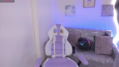 Snapshot of charlote_cowell_sub_ chatting on November 2025 09:24:02 PM online show from November 2025 09:24:02 PM