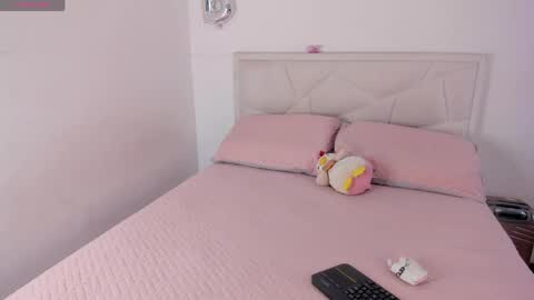Snapshot of charlote_cowell_sub_ chatting on April 2026 04:30:01 PM online show from April 2026 04:30:01 PM