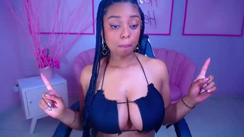 Snapshot of charlote_fun_a chatting on December 2024 01:43:02 PM Charlote online show from December 2024 01:43:02 PM