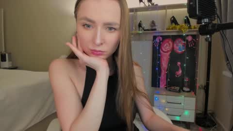 Snapshot of charlottawells chatting on December 2024 02:38:02 PM CharlottaWells online show from December 2024 02:38:02 PM