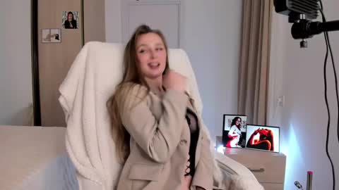 Snapshot of charlottawells chatting on November 2025 03:11:02 PM CharlottaWells online show from November 2025 03:11:02 PM