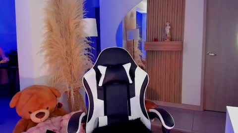 Snapshot of charlotte__08 chatting on March 2026 04:06:01 AM Charlotte online show from March 2026 04:06:01 AM