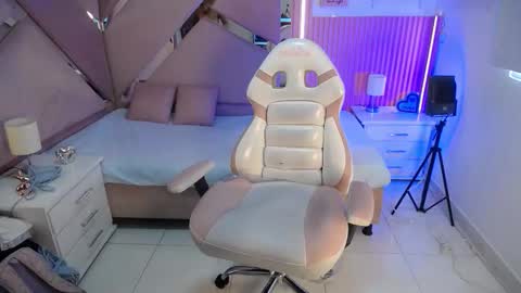 Snapshot of charlotte__ebony_ chatting on October 2025 01:09:02 PM Charlotte online show from October 2025 01:09:02 PM