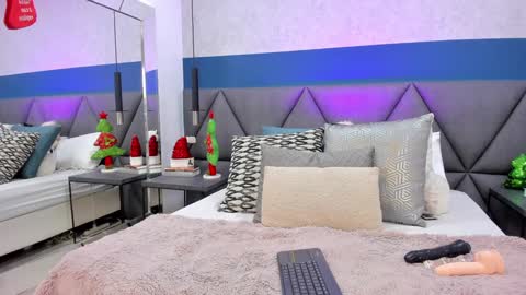 Snapshot of charlotte_copper chatting on December 2024 02:27:02 PM Charlotte online show from December 2024 02:27:02 PM