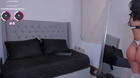 Snapshot of charlotte_harriz chatting on January 2025 07:44:02 AM Charlotte online show from January 2025 07:44:02 AM