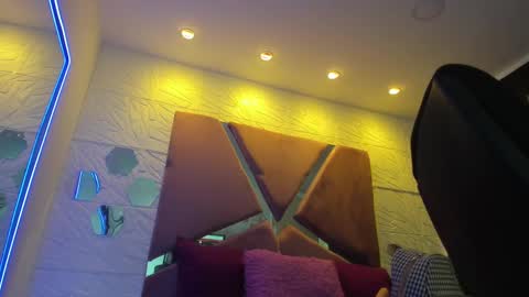 Charlotte Icee online show from March 2025 03:29:02 PM