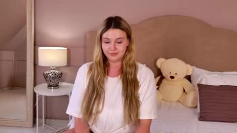 Snapshot of charlotteatwood chatting on June 2026 04:09:02 PM charlotteatwood online show from June 2026 04:09:02 PM