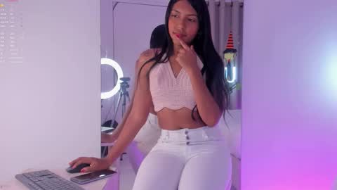 Snapshot of charlottee_evans1 chatting on October 2025 07:25:01 PM charlottee_evans1 online show from October 2025 07:25:01 PM