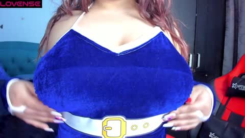 Snapshot of charlottee_lovee69 chatting on December 2024 07:13:02 AM Natalia online show from December 2024 07:13:02 AM