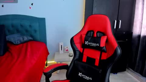 Snapshot of charlottee_lovee69 chatting on March 2025 06:12:01 PM Natalia online show from March 2025 06:12:01 PM