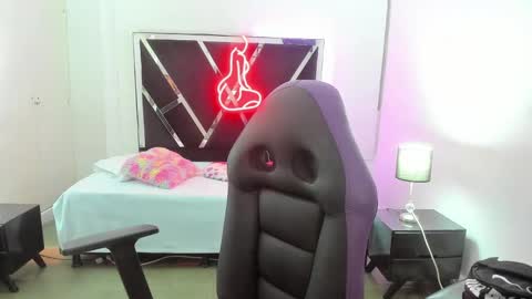 Snapshot of charlotthe_ee chatting on October 2025 09:24:01 PM online show from October 2025 09:24:01 PM