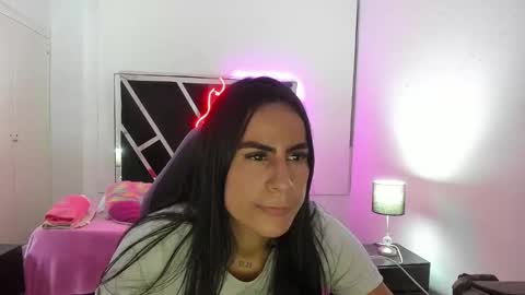 Snapshot of charlotthe_ee chatting on October 2025 11:25:02 PM online show from October 2025 11:25:02 PM