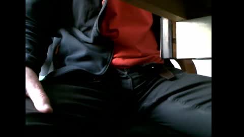 Snapshot of charly052 chatting on February 2025 03:48:02 PM charly052 online show from February 2025 03:48:02 PM