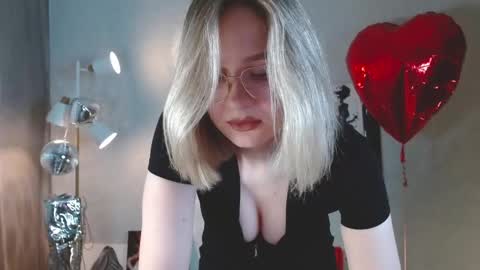 Snapshot of charming_beauty chatting on March 2026 02:05:02 AM Michelle online show from March 2026 02:05:02 AM