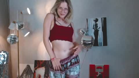 Snapshot of charming_beauty chatting on April 2026 05:05:01 AM Michelle online show from April 2026 05:05:01 AM