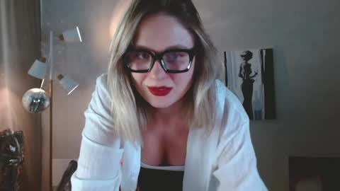 Snapshot of charming_beauty chatting on June 2026 06:52:02 AM Michelle online show from June 2026 06:52:02 AM