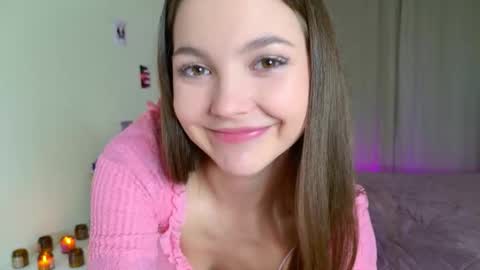 Snapshot of charming_bliss chatting on October 2025 03:43:01 PM Kaylee online show from October 2025 03:43:01 PM