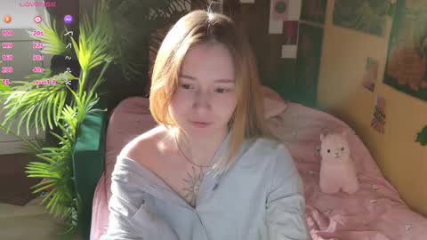 Snapshot of charming_lilly chatting on February 2025 07:22:02 AM Lissa online show from February 2025 07:22:02 AM