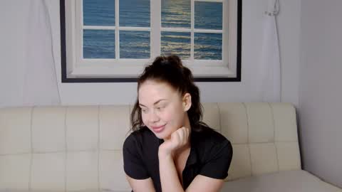 Snapshot of charming_lolla chatting on October 2025 12:01:02 AM charming_lolla online show from October 2025 12:01:02 AM