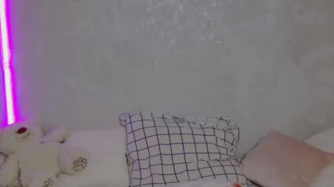 charming_lolla online show from February 2026 07:01:01 AM