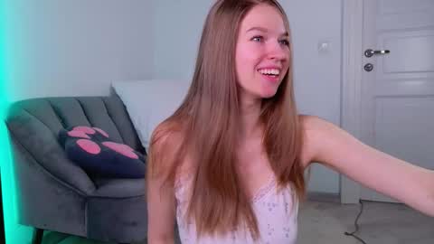 Snapshot of charming_ruru chatting on February 2026 06:02:02 AM Ruru online show from February 2026 06:02:02 AM