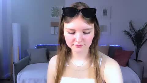 Snapshot of charminglookeva chatting on June 2026 11:20:01 AM Im Eva online show from June 2026 11:20:01 AM