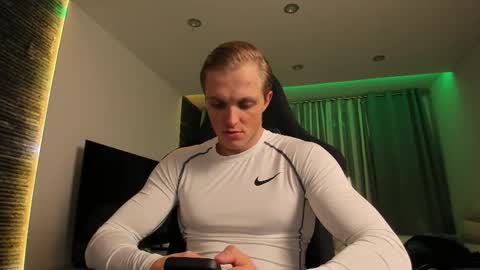 Snapshot of chasereed_ chatting on October 2025 02:07:01 PM Chase Reed online show from October 2025 02:07:01 PM