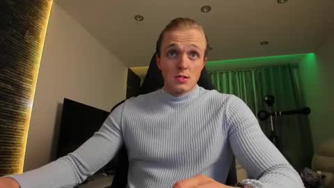 Snapshot of chasereed_ chatting on December 2025 07:53:02 PM Chase Reed online show from December 2025 07:53:02 PM