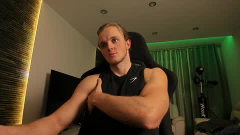 Snapshot of chasereed_ chatting on December 2025 09:20:01 PM Chase Reed online show from December 2025 09:20:01 PM