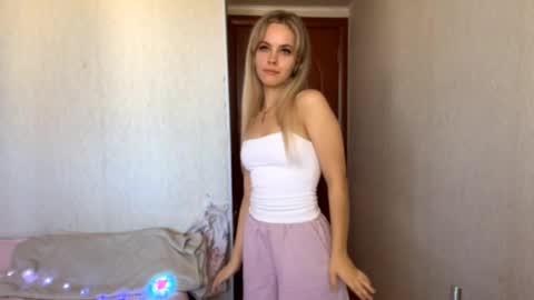 Milissa online show from September 2025 10:37:01 AM