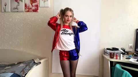 Milissa online show from September 2025 09:53:02 AM