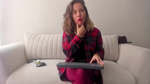 Regina Phalange online show from March 2025 08:33:02 PM