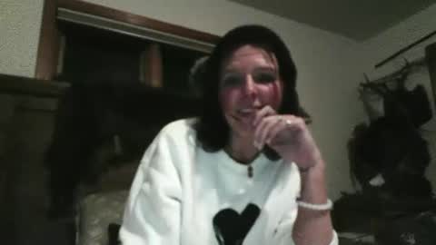 Snapshot of cheekybee chatting on February 2025 03:29:02 AM CheekyBee online show from February 2025 03:29:02 AM