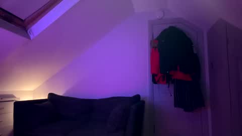 Snapshot of cheekylondon70 chatting on December 2024 10:19:01 PM Cheekylondon online show from December 2024 10:19:01 PM