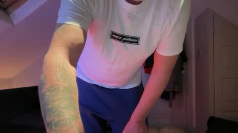 Snapshot of cheekylondon70 chatting on September 2025 09:53:01 PM Cheekylondon online show from September 2025 09:53:01 PM