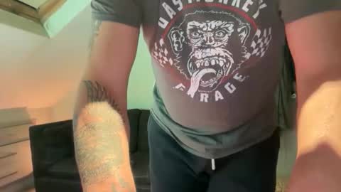 Snapshot of cheekylondon70 chatting on October 2025 10:33:01 PM Cheekylondon online show from October 2025 10:33:01 PM