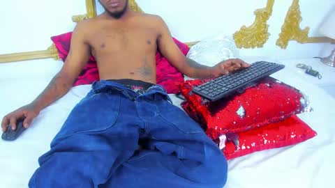 Snapshot of cheeto_333 chatting on February 2025 04:06:01 AM Cheeto online show from February 2025 04:06:01 AM