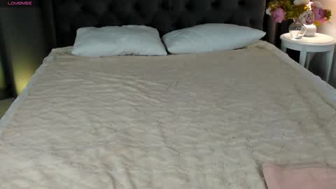 cheezy_cream online show from January 2026 03:12:02 AM