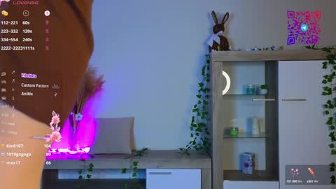 Mona online show from December 2024 09:33:01 PM