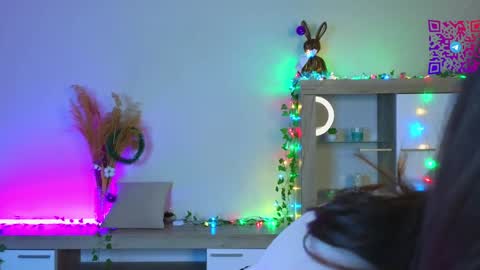 Mona online show from December 2024 06:09:01 PM