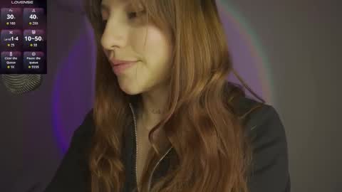 Snapshot of cherry__peach chatting on September 2025 11:09:02 PM Holly online show from September 2025 11:09:02 PM